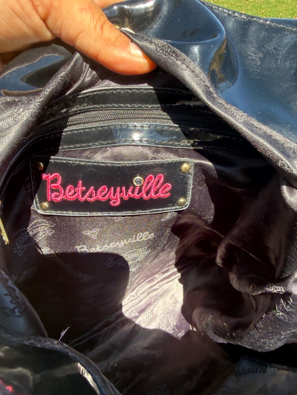 EUC Betsey Johnson Vintage Betsyville Zebra Tote Red Lip Sequin Bag - Picture 9 of 11